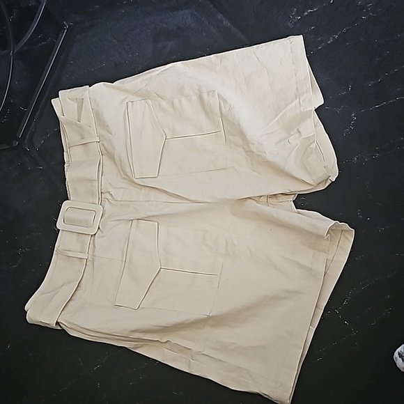 Shorts - Picture 3 of 3